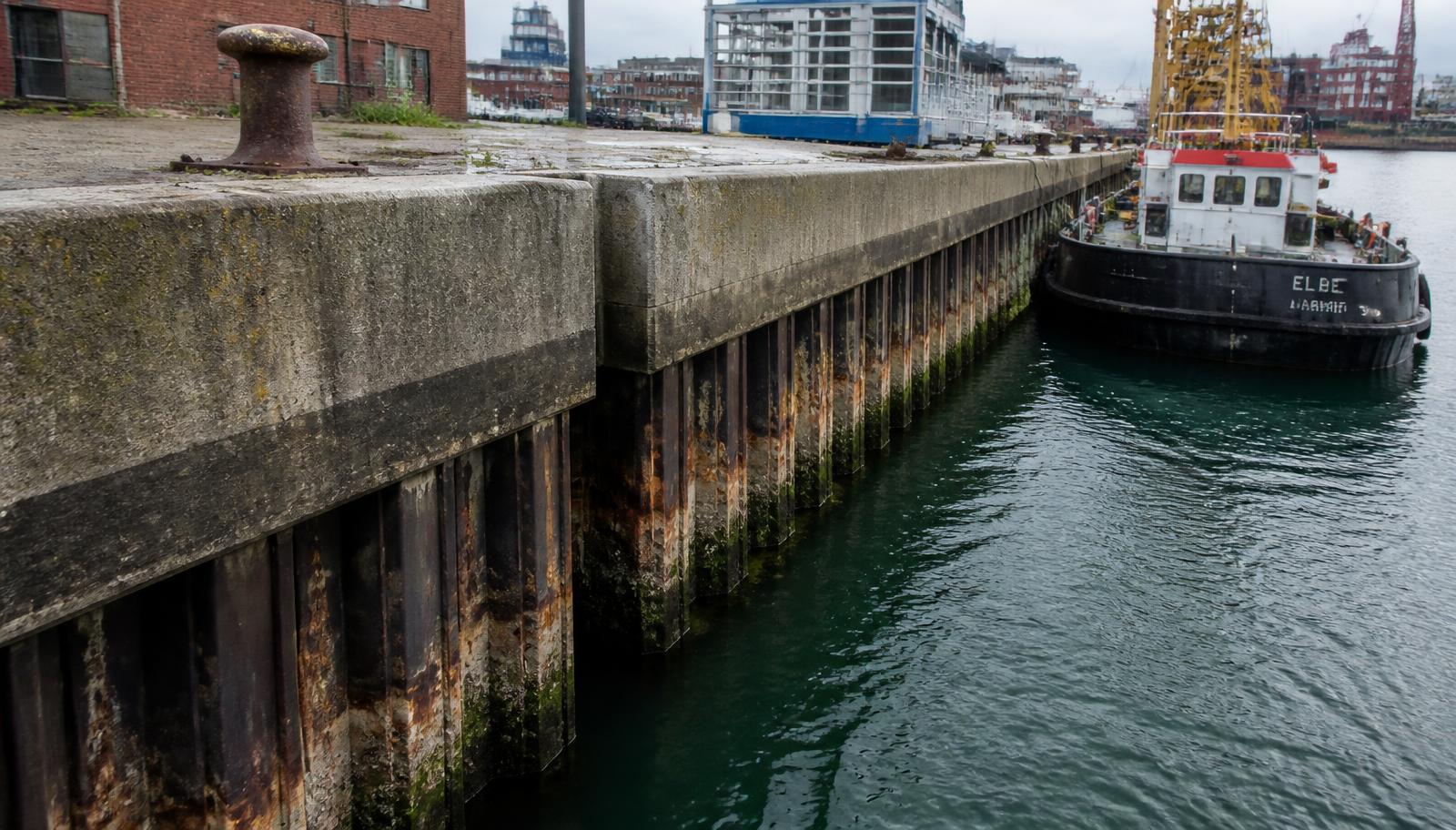 Quay wall and sheet piling at the waterline — the transition zone where deterioration starts.